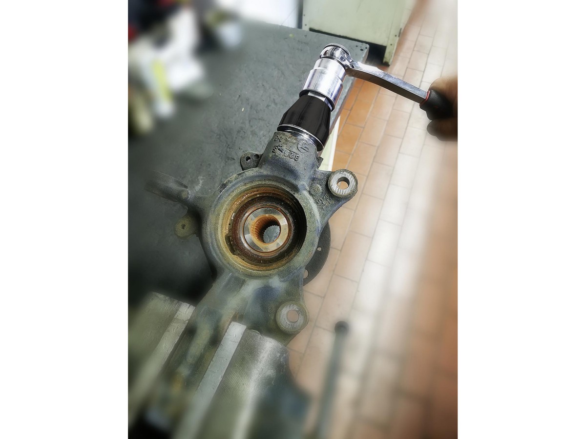 Clé spéciale pour articulations de suspension GOVONI